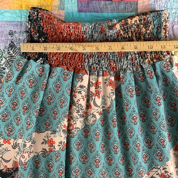 Unbranded Skirt. It appears to be size Large (see pictures for measurements) - Picture 3 of 4